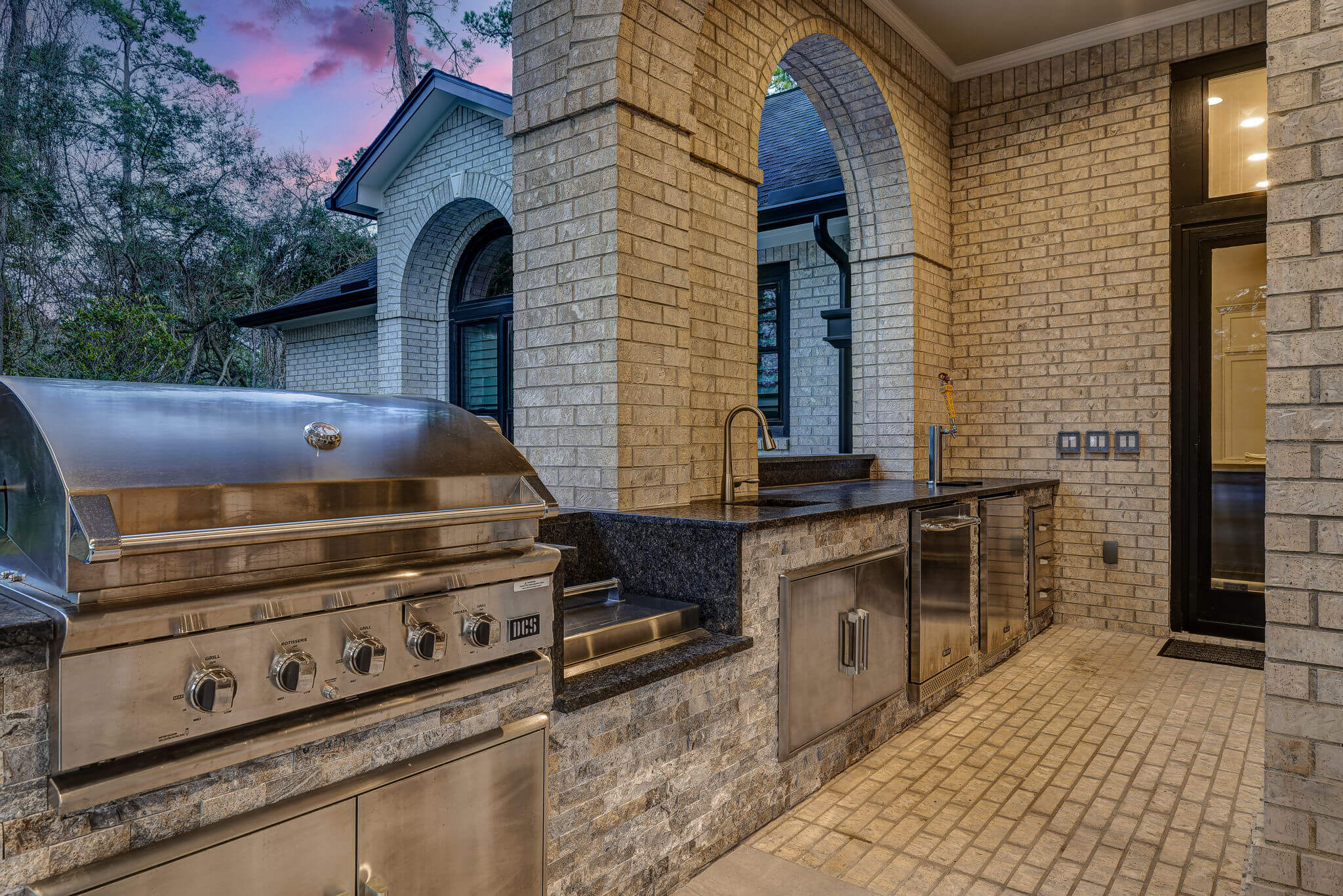 Brick outdoor kitchen clearance